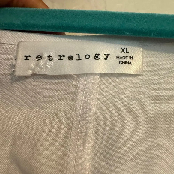 Retrology Womens Knot Front Blouse Top XL White Rayon Rhinestones Short Sleeves - Picture 5 of 9